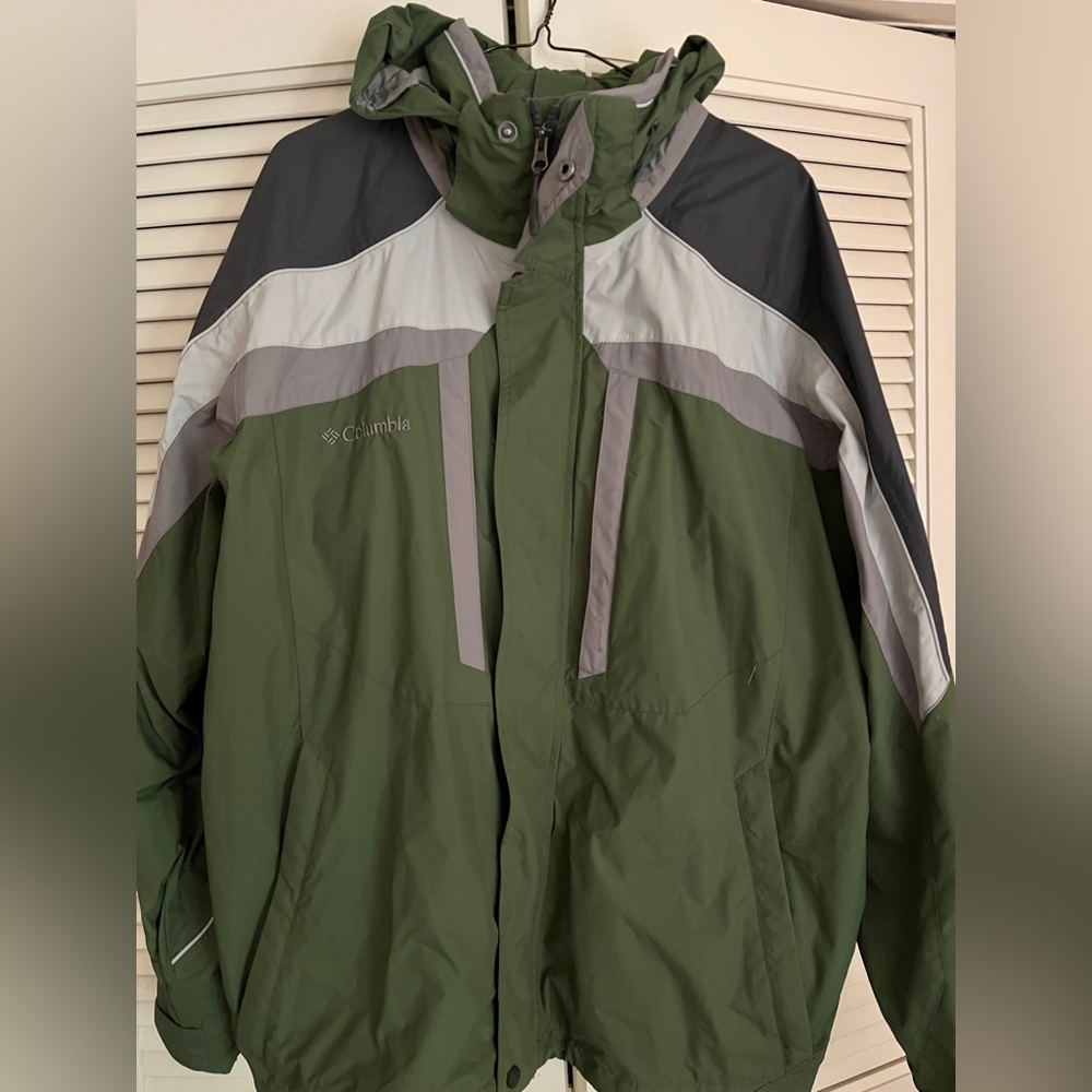 Men’s Columbia Interchange Shell - large and olive green